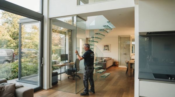 5 façons dont un vitrier en Belgique améliore votre intérieur